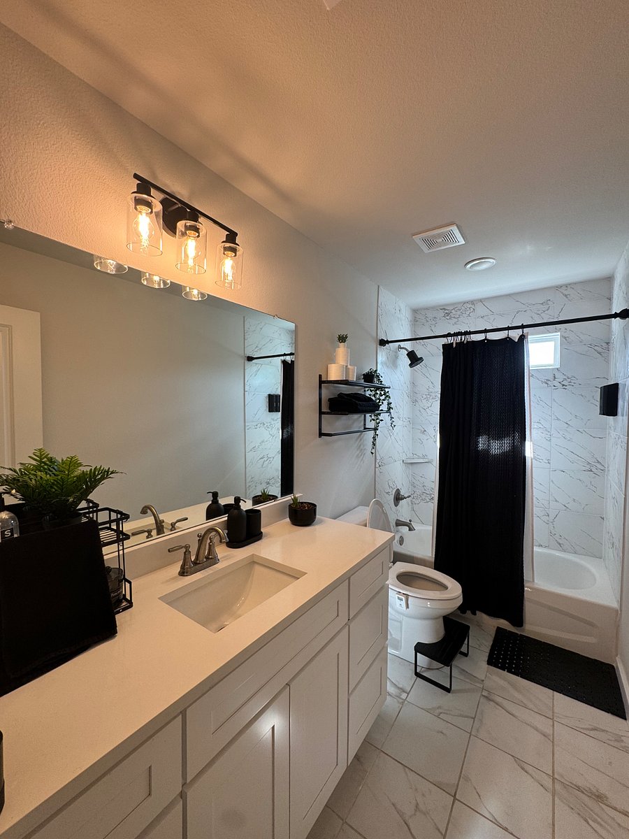 The 1st level private master bathroom and the 2nd level shared bathroom are exact copies of each other.