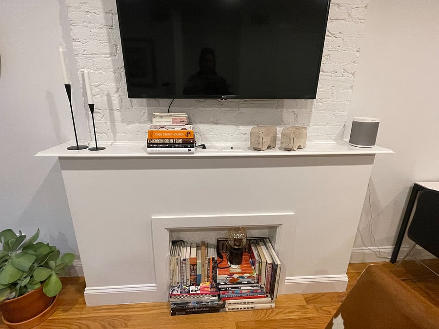 Smart TV with HBO, NetFlix, Amazon Priime Video, Hulu etc.
Sonos speakers in living area.