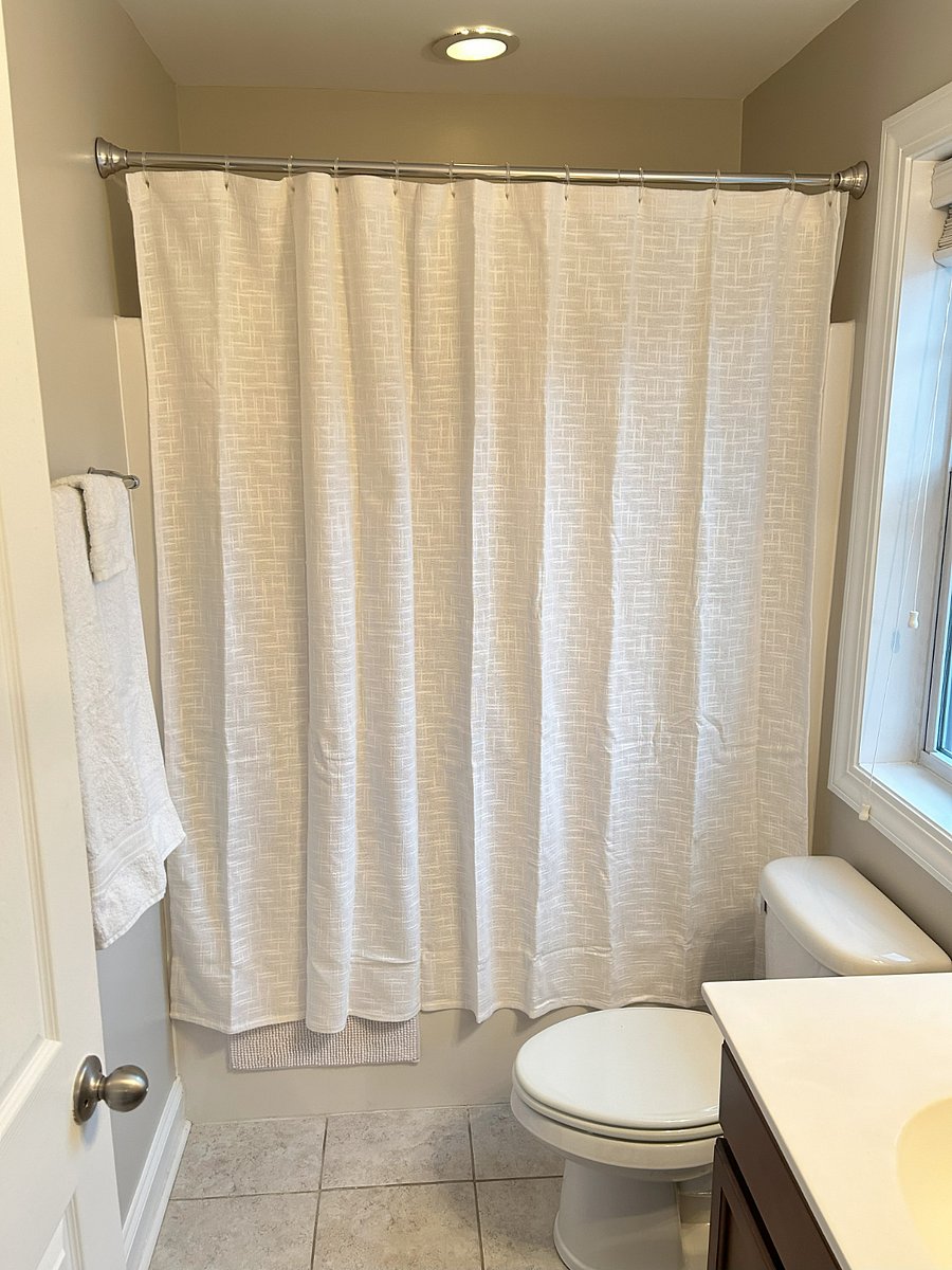 Private en suite bathroom with shower and tubPrivate en suite bathroom with shower and tub