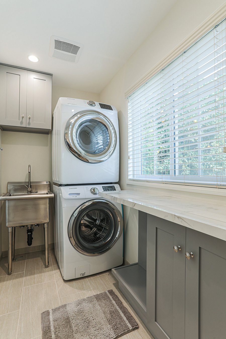 Mud room with state of the art washer and dryer