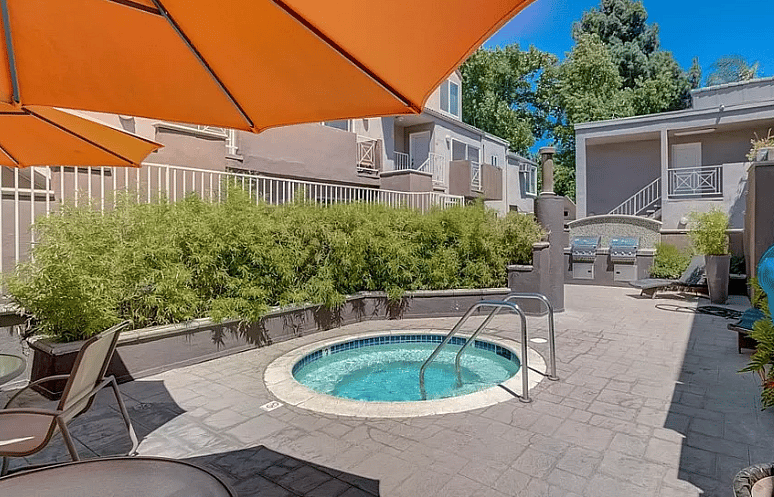 Relax after a long day's work in the courtyard jacuzzi, right outside your doorstep.