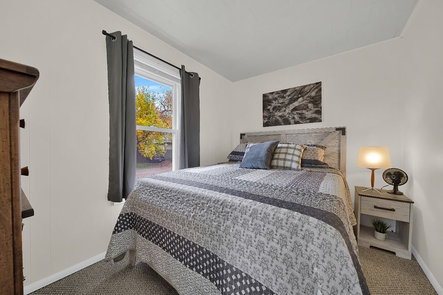 Comfy queen mattress with a mattress topper .