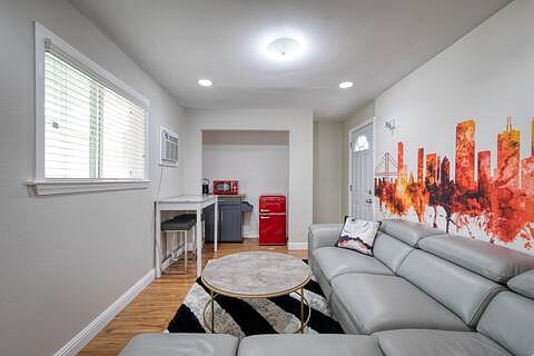 Furnished Finder property 642396_1 photo 1