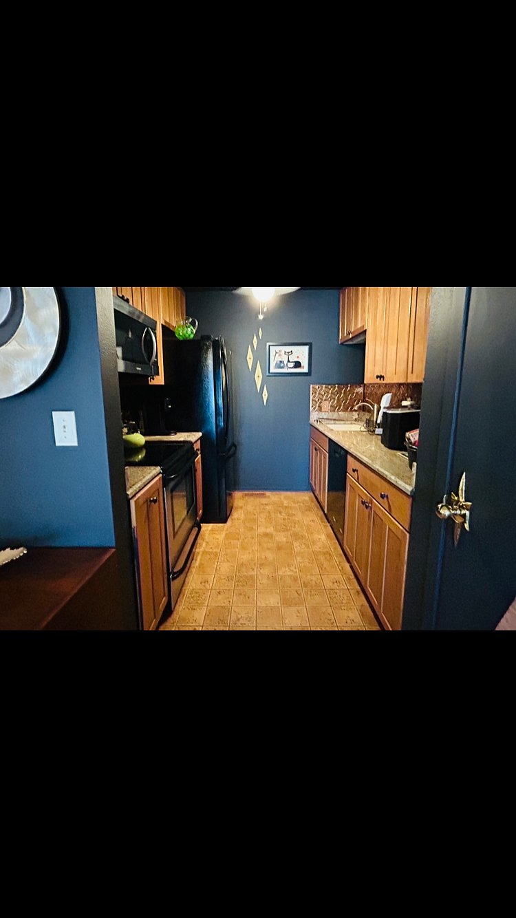 Full kitchen , microwave, sonic ice maker, keurig