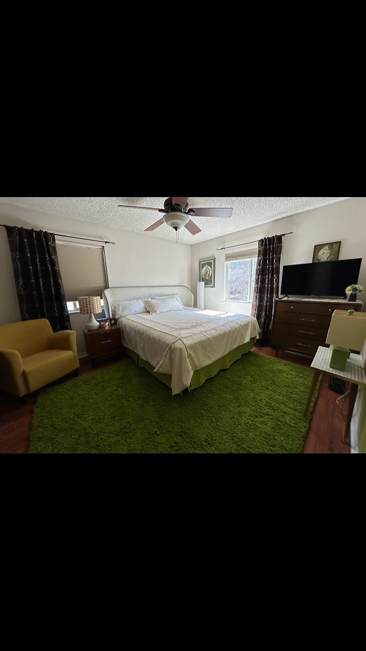 upstairs king bed with large flatscreen WiFi TV , large closet