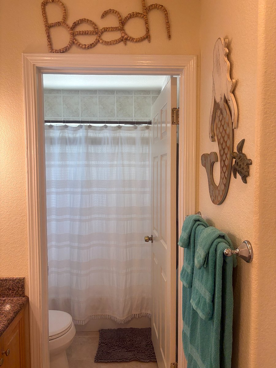 Same bathroom as previous pics w/updated touches