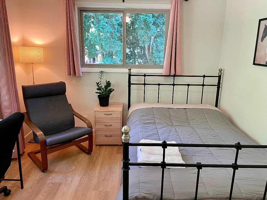 Full bedroom