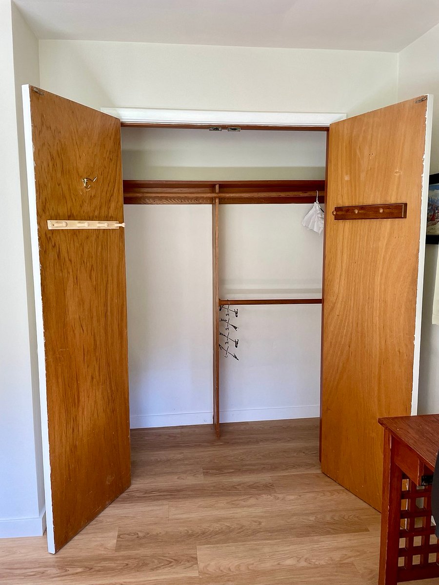 Twin bedroom closet