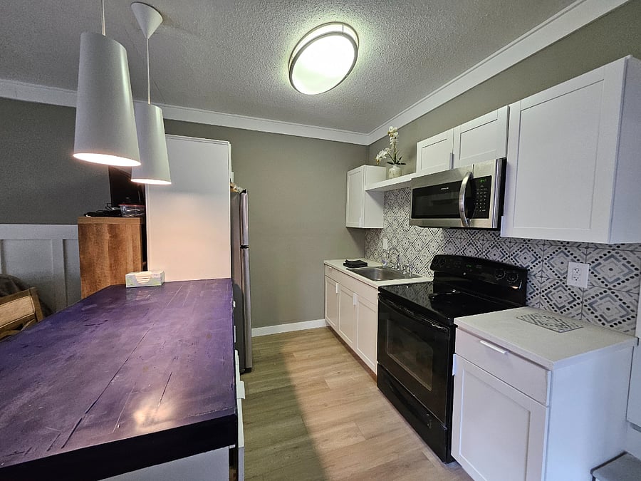 full kitchen