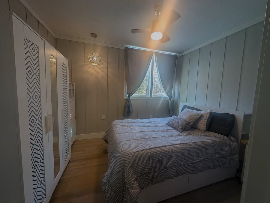 bedroom with double bed