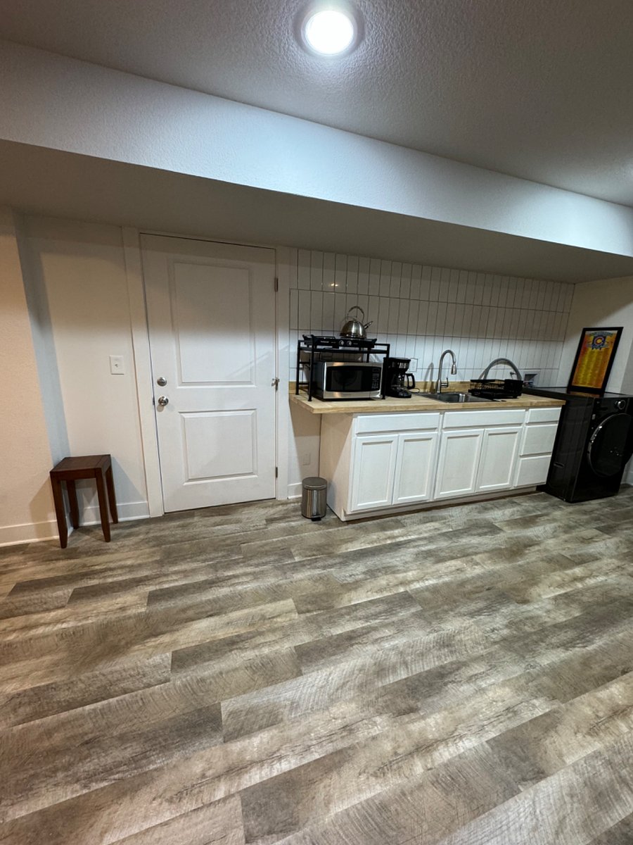 Entrance and Kitchenette