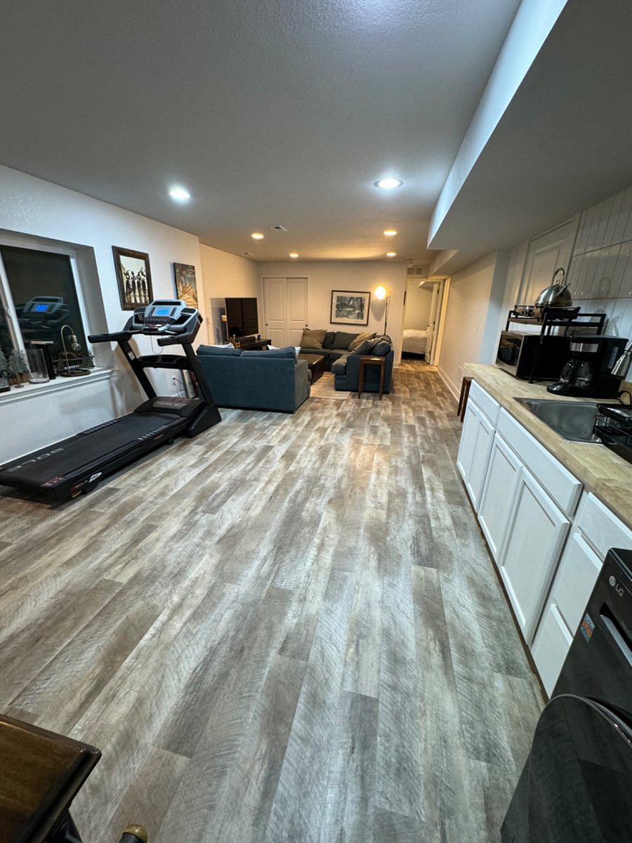 Looking from Kitchenette to Bedroom/Living Room