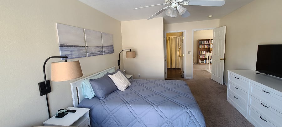 Master bedroom w/ Smart TV to watch your favorite shows.
