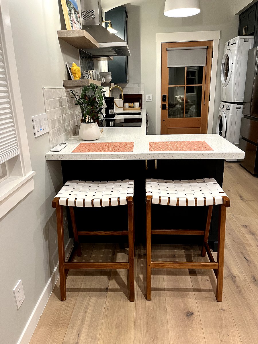 breakfast/lunch/dinner bar