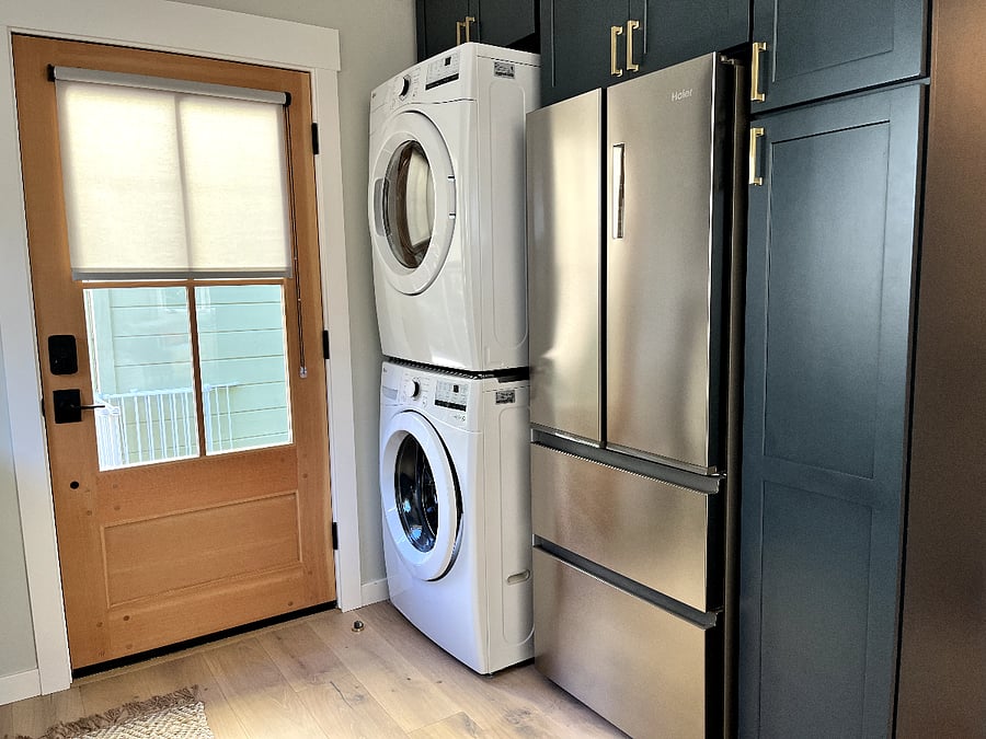 LG washer/dryer, bottom freezer full-sized fridge, pantry with pull out shelves