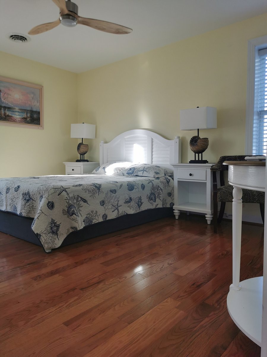 Master bedroom (bedroom 1)