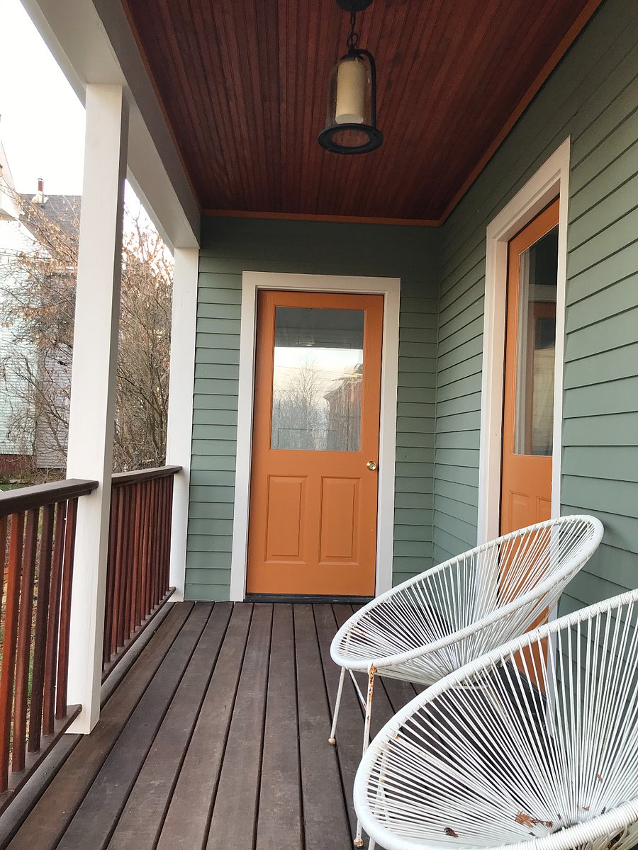 Front door has keyless entry. Great place to have morning coffee and watch sun rise.