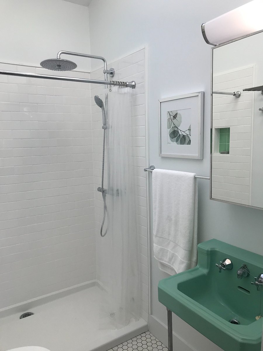 2nd floor walk-in shower