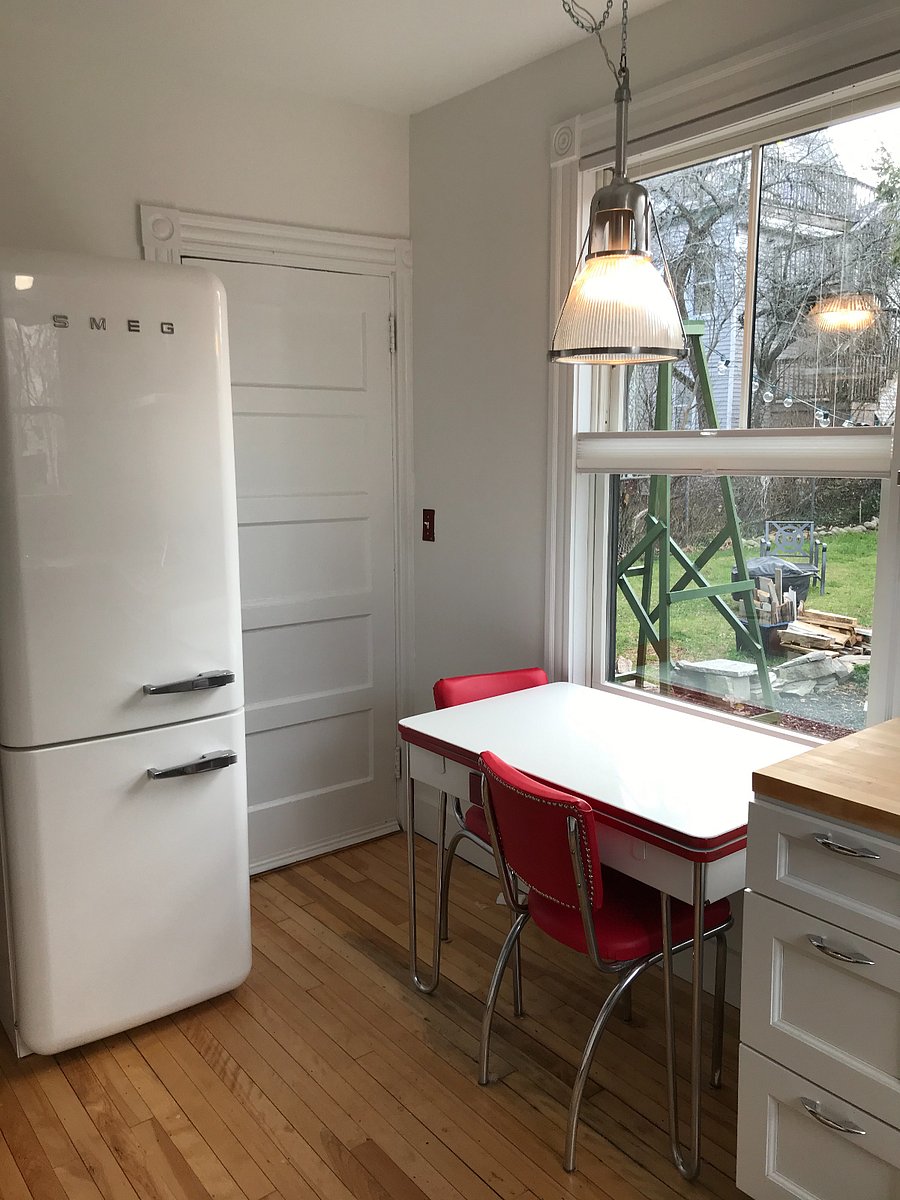 eat in kitchen