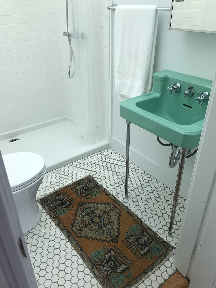 2nd floor bathroom