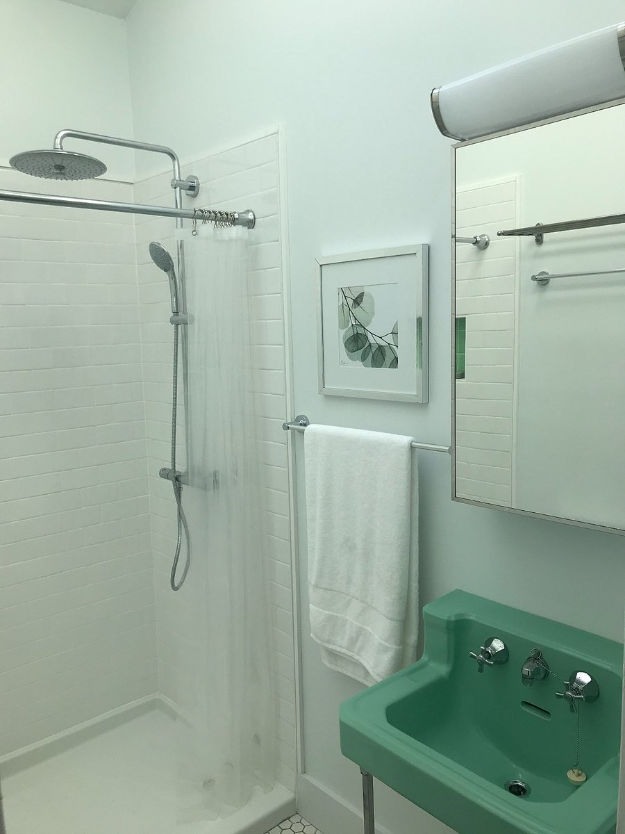 2nd floor bathroom