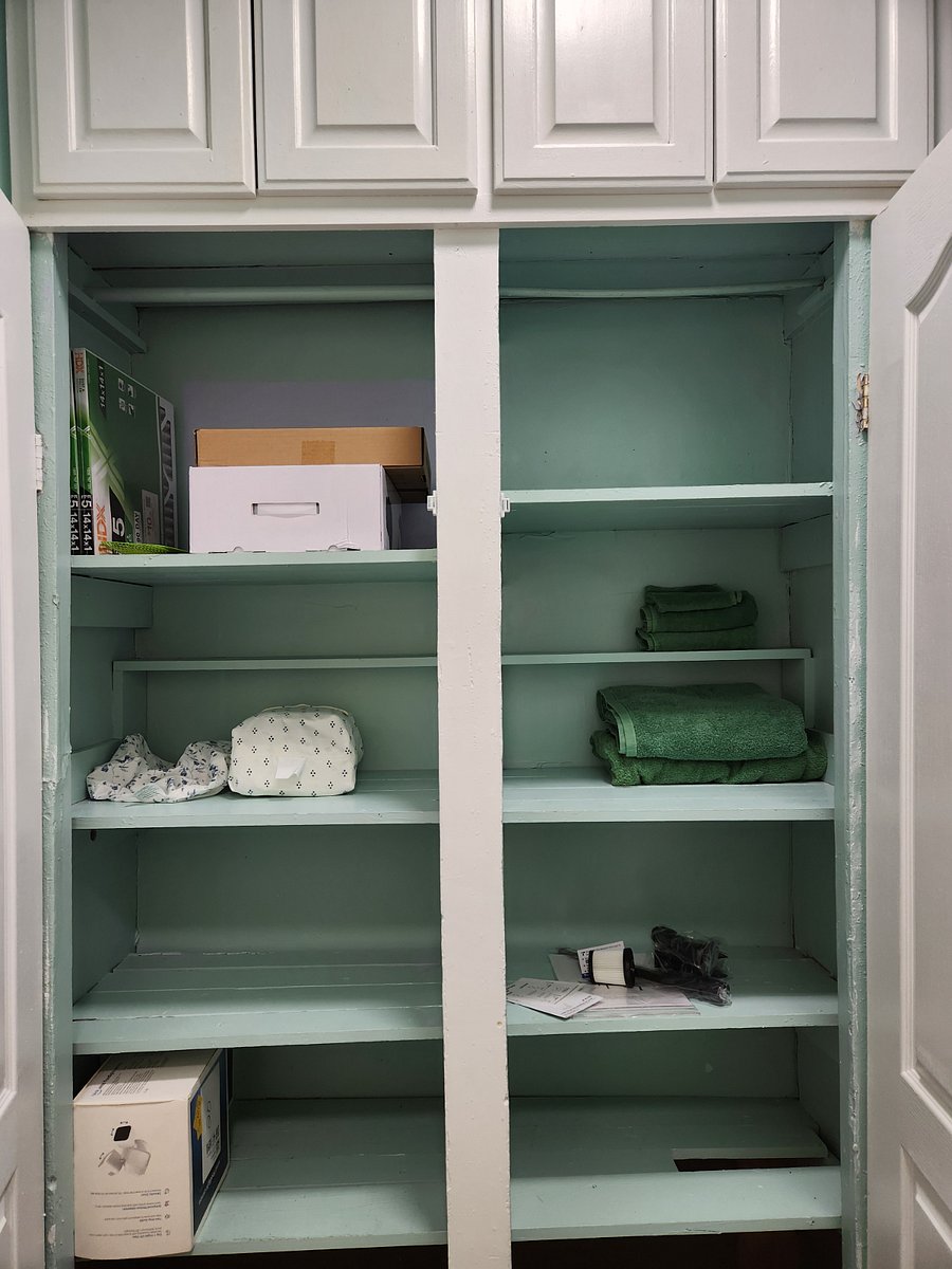 Lots of storage for extra towels and linens.