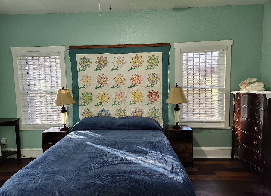 Large bedroom - queen adjustable bed