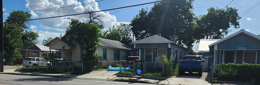 Next door neighbors, family neighborhood! Maybe they'll let you join them in the pool!