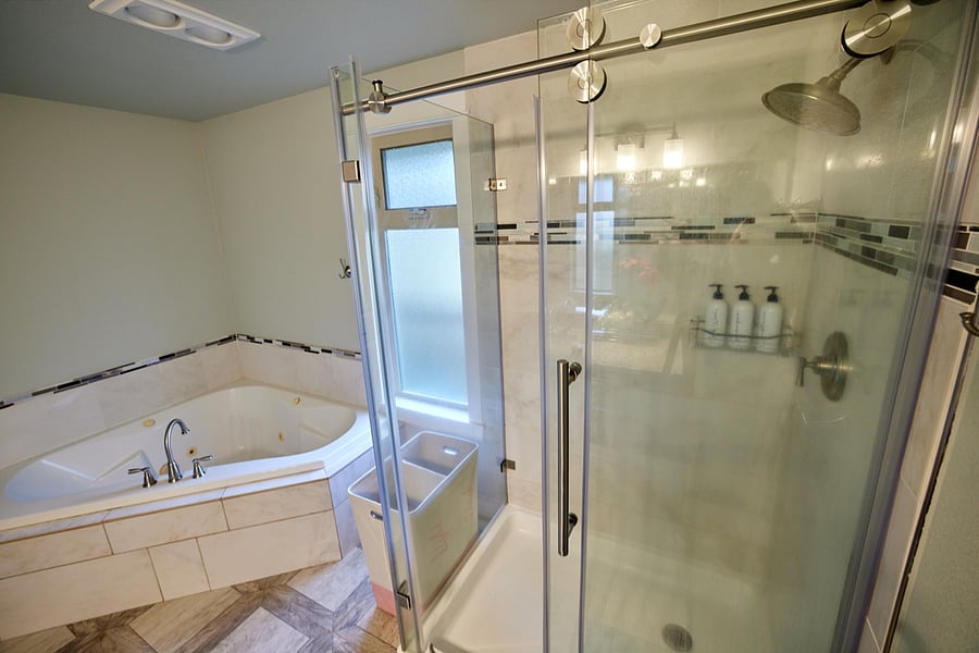 Full bath in master room