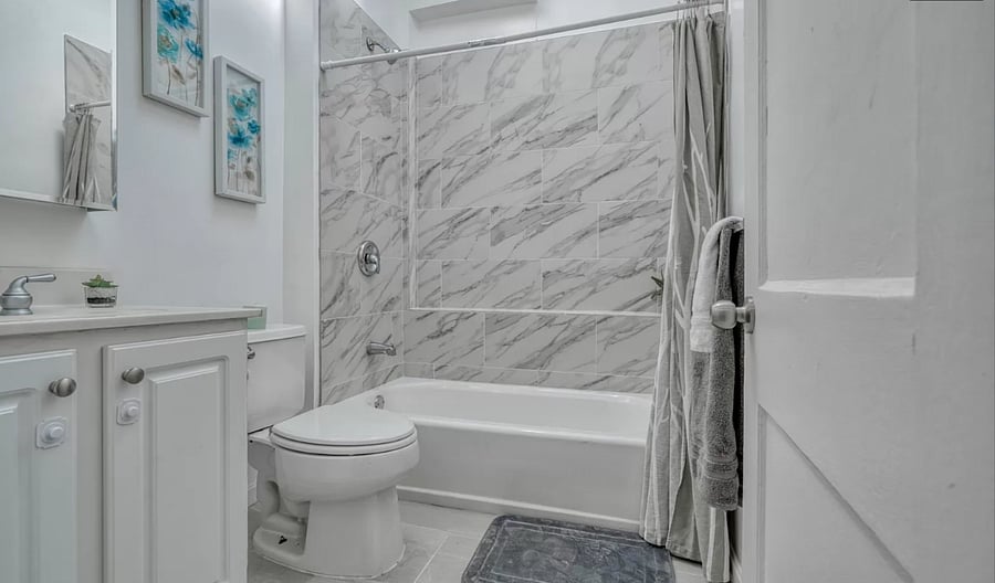 Main Bathroom adjacent to rooms