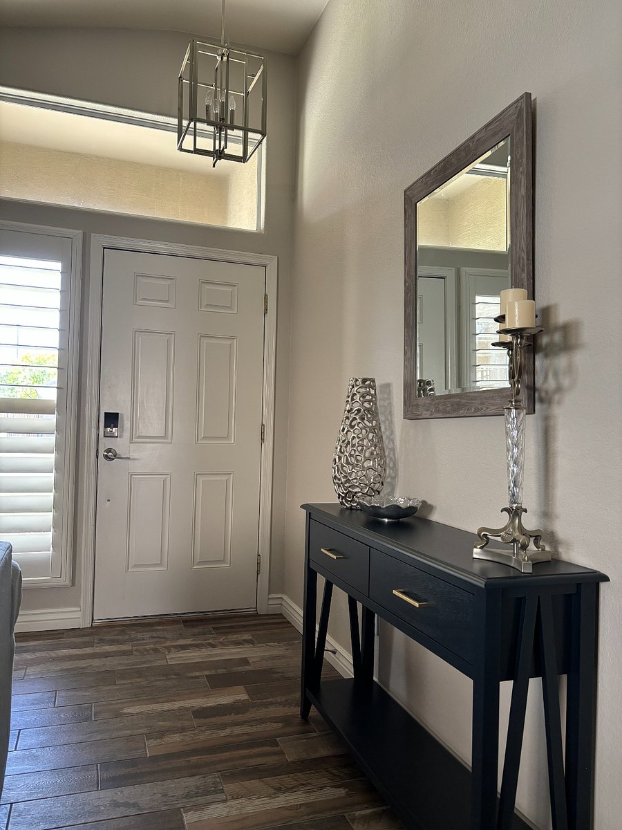 Front door entry way next to the formal living room