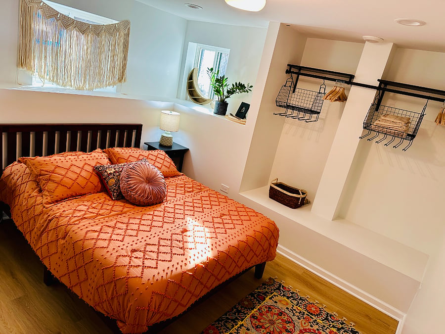 queen size bed + nice big closet for organizing all your clothes. Link to virtual tour: https://youtu.be/_AkpDSSn81w