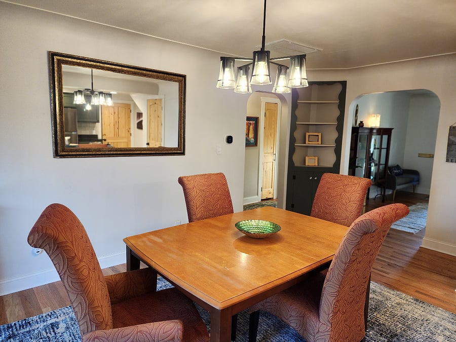 Dining room.