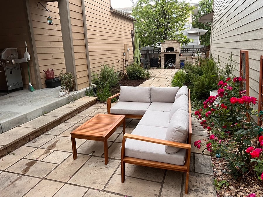 Outdoor patio area and Wood Fire Pizza Oven