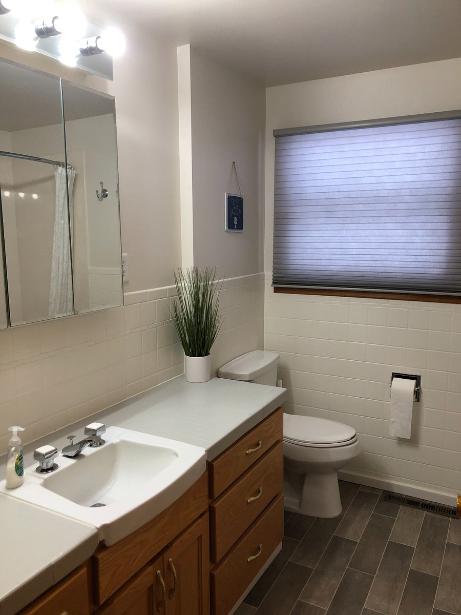 Upstairs bathroom