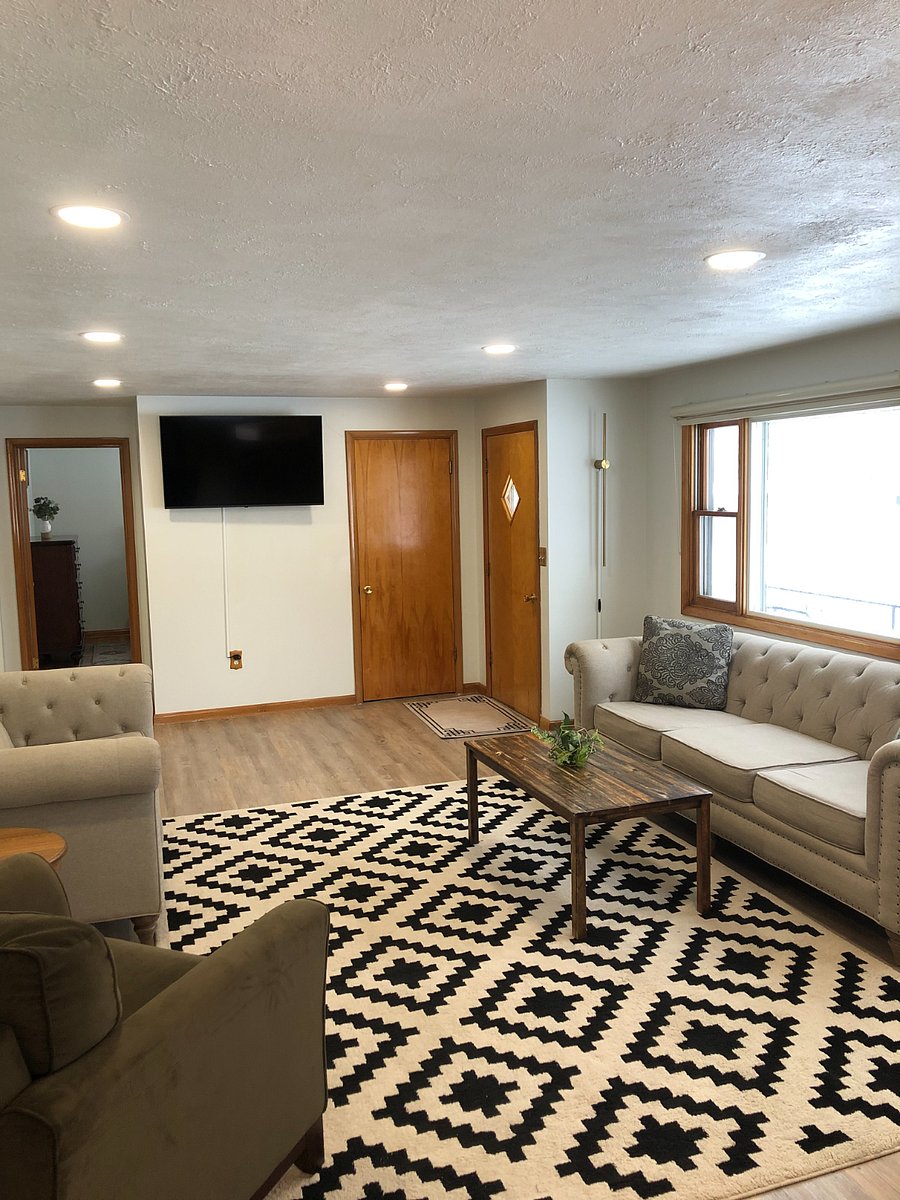 Upstairs living room Pt.2