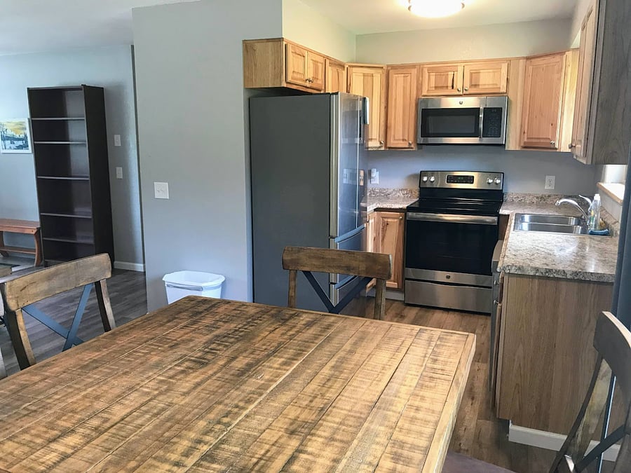 Kitchen & Dining