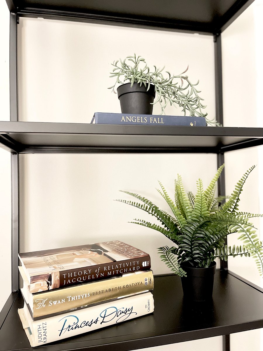 Club Calloway - Essentials Rack Books and Decorative Plants