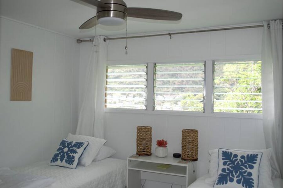 Other rear bedroom - twin beds