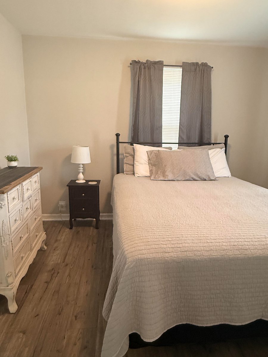 Queen bed- Bedroom 2