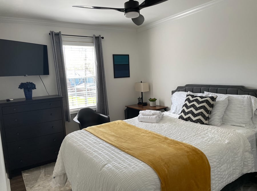 Be at ease in this tranquil bedroom with queen-sized bed, dedicated workstation, computer monitor, multiple charging ports, full blackout curtains and 40 inch Roku TV for streaming