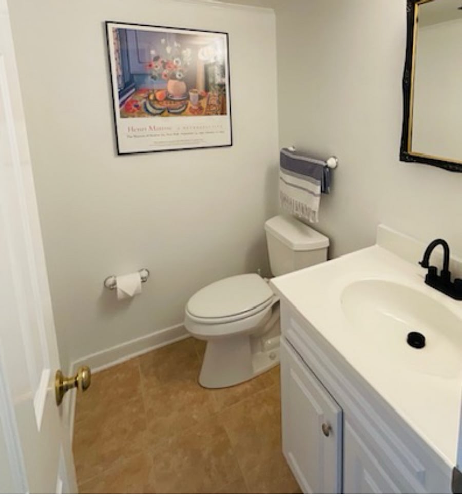Lower-level half bath 