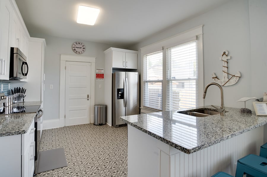 Main Level -  (Kitchen)