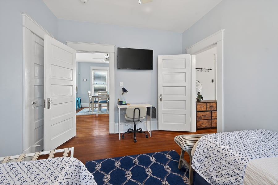 Main Floor - Bedroom 2 (2 Twin Beds)