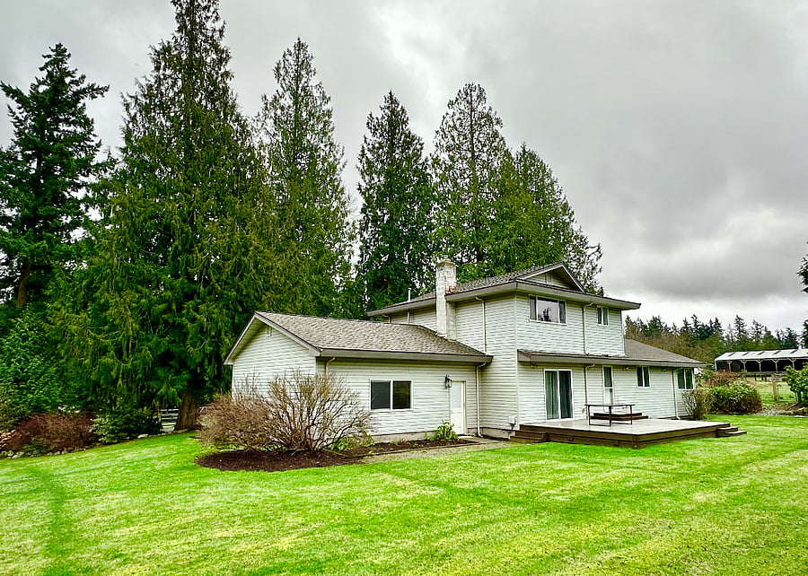 The back yard has plenty of space for summer games, BBQ and hanging out!