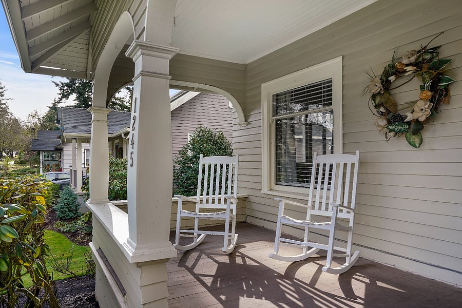 Covered front porch to enjoy morning coffee or tea!