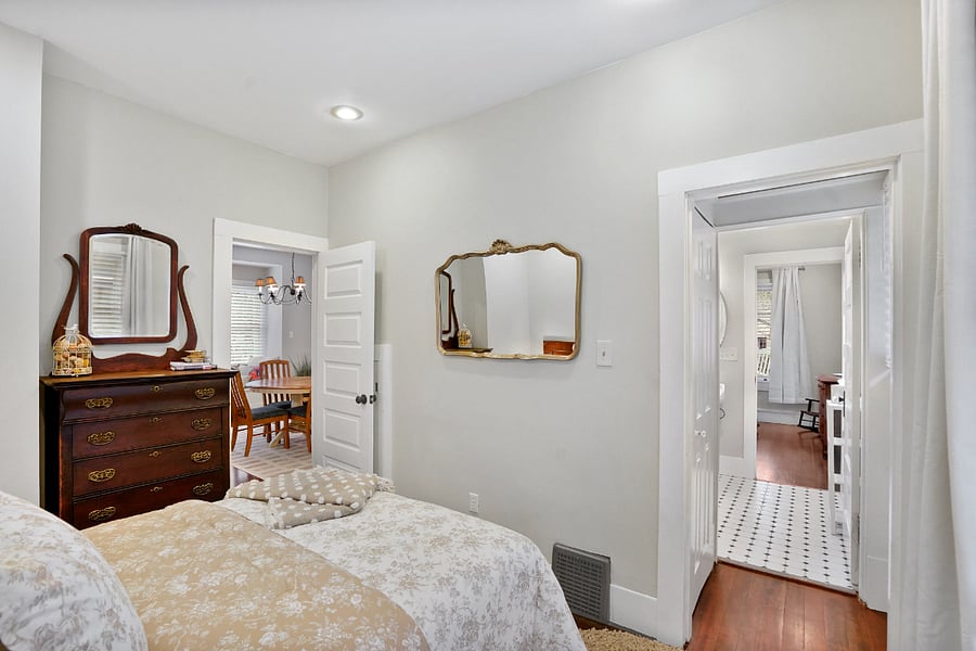 Bedroom 2: access to Jack-and-Jill bathroom.
