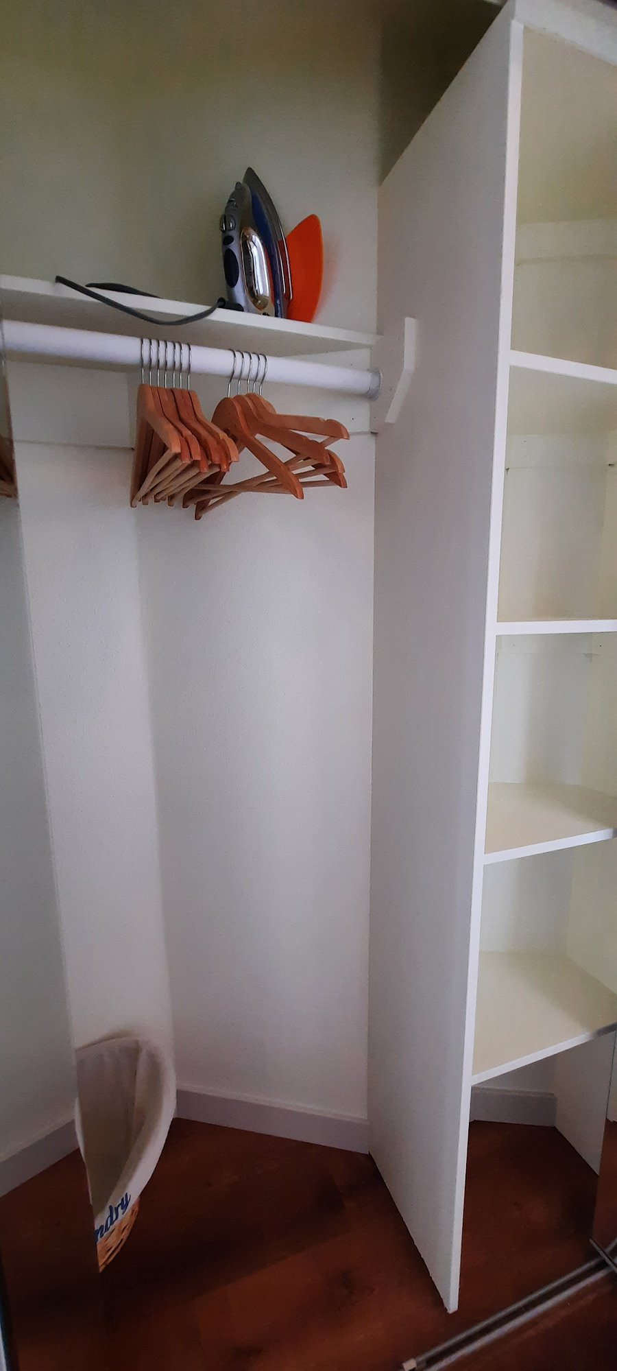 Closet w/shelves