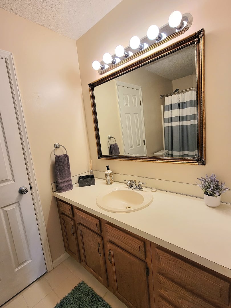 Bathroom off Queen bedroom