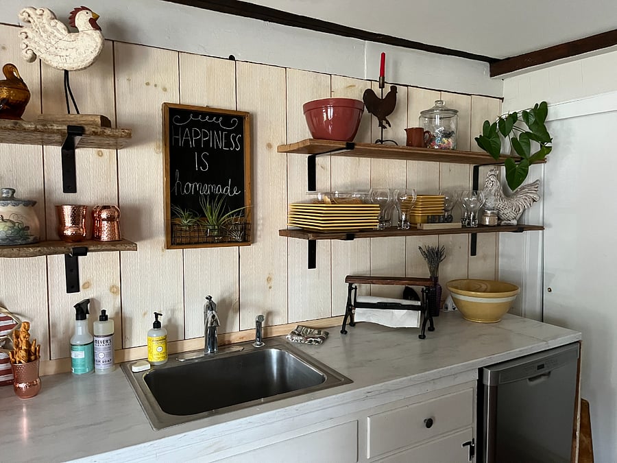 sink area in kitchen